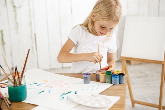 Imagem da notícia: - Regresso às aulas: 5 ideias para criar uma zona de estudo em casa para as crianças