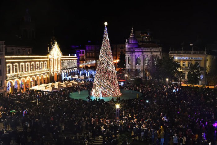 Imagem da notícia: - "Braga é Natal" vai iluminar a cidade com dias de cultura, fantasia e surpresas