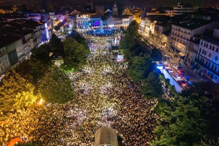 Imagem da notícia: - Noite Branca de Braga com Calema, Rui Veloso e Richie Campbell